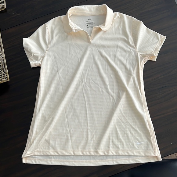 Woman’s golf shirt - Picture 1 of 1
